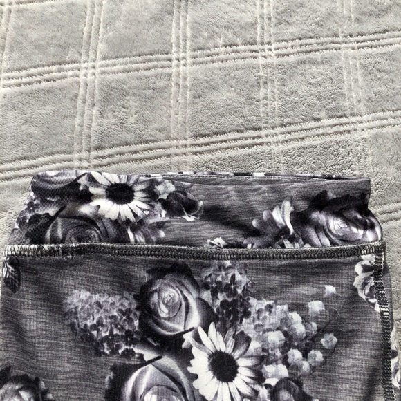 Grey rose leggings - Picture 3 of 5